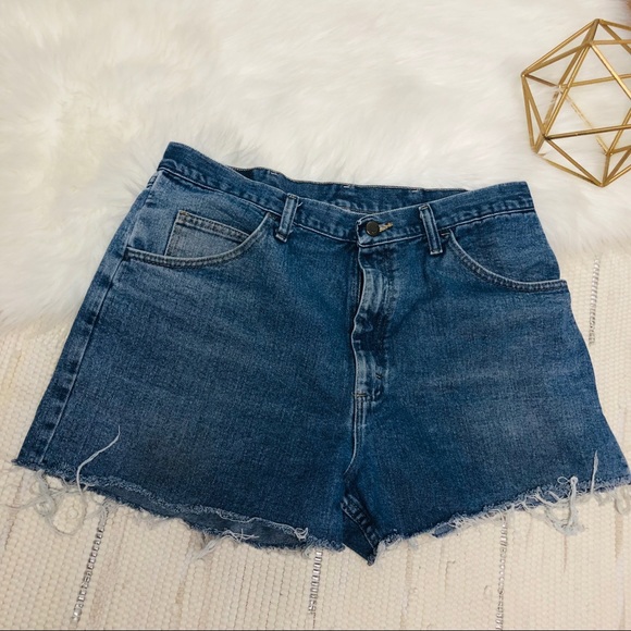 Vintage wrangler high waisted distressed shorts - Picture 2 of 5